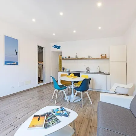 Cosmopoli - Porta A Mare Apartment *